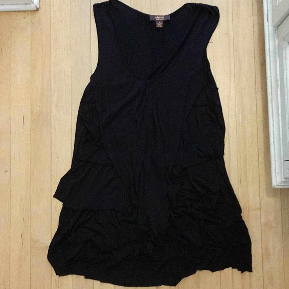 Victor sleeveless black tunic